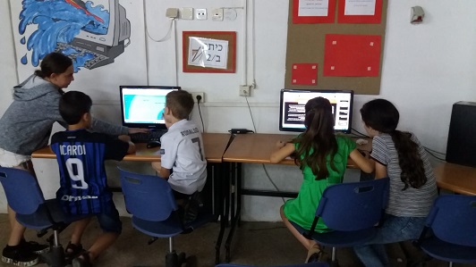 מיזם חברתי - תלמידי כיתות ה'-ו' מלמדים את תלמידי ב' מיומנויות מחשב