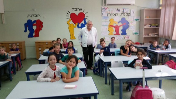 מאיר השמן בהרצאה לתלמידי בית הספר יד מרדכי בבת ים