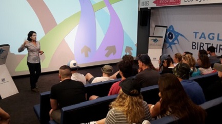 גלית זמלר בהרצאה למשלחת מטעם